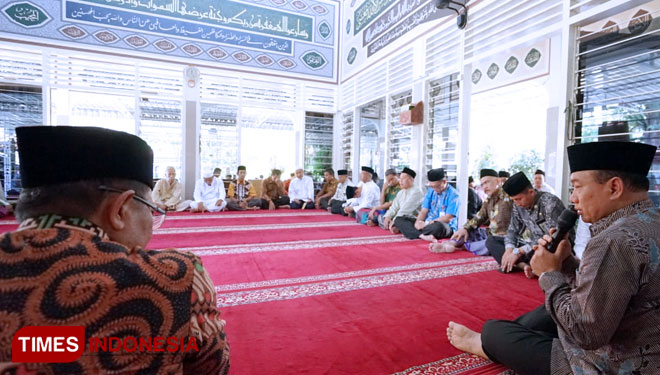 ASN Banyuwangi Gelar Doa Bersama di Masjid Babusalam, Kantor Pemkab Banyuwangi (Foto : Roghib Mabrur/Times Indonesia)