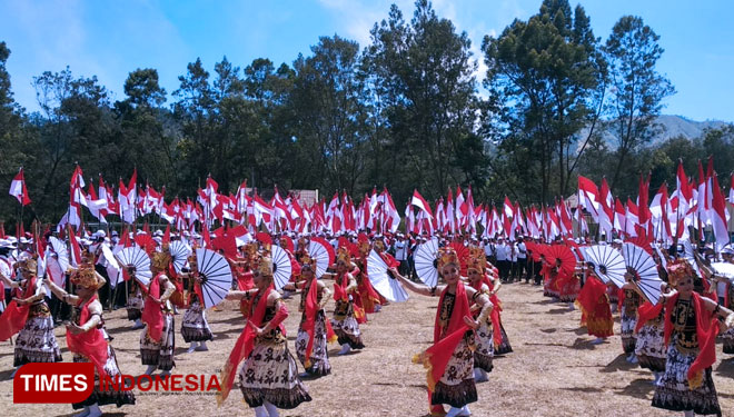 Persiapan Parade Merah Putih jelang Pelantikan Presiden Jokowi di Paltuding Gunung Ijen, Banyuwangi. (Foto: Agung Sedana/ TIMES Indonesia)