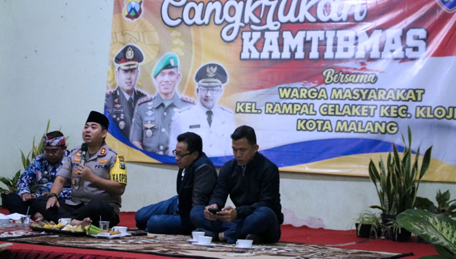 Cangkrukan Kamtibmas oleh Polres Malang Kota di Rampal Celaket, Kota Malang. (Foto: Humas for TIMES Indonesia)