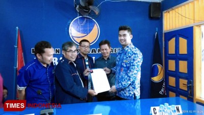 Pilkada Bontang 2020, Junaidi Kembalikan Formulir Balon Wawali ke Nasdem Bontang