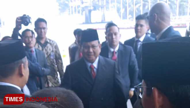 Prabowo Subianto tiba di Gedung DPR/MPR RI dalam rangka meghadiri sidang paripurna pelantikan presiden dan wakil presiden 2019-2024. (FOTO: Edi Junaidi DS/TIMES Indonesia).