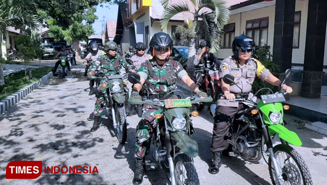 TNI Polri di Kabupaten Sumba Timur saat melakukan patroli gabungan jelang pelantikan Presiden(FOTO:Habibudin/TIMES Indonesia)