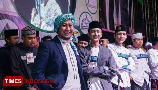 Hafidzul Hakim Nur (bersorban), dalam sebuah acara bersama Syubbanul Muslimin (foto: Hafidzul Hakim Nur for TIMES Indonesia)