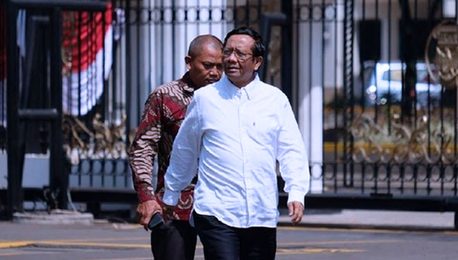 Mahfud MD tida di Istana Negara, Jakarta, jelang pengumuman menteri Kabinet Kerja Jilid II. (FOTO: Istimewa)