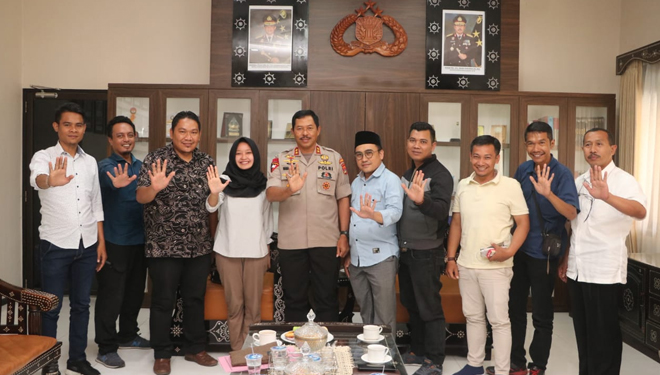 Suasana audiensi pengurus Asosiasi Media Siber Indonesia wilayah Nusa Tenggara Barat (AMSI NTB) dengan Kapolda NTB, Irjen Pol. Nana Sudjana, di markas Polda NTB, Selasa (22/10/2019). (Foto: AMSI NTB/TIMES Indonesia)