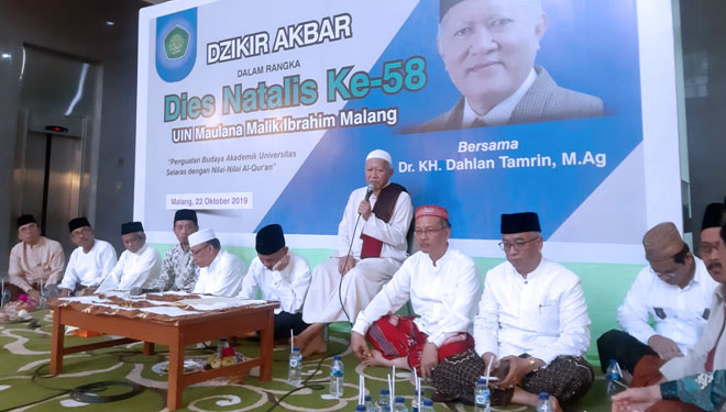 Dzikir Akbar bersama Dr. KH. Dahlan Tamrin, M.Ag di Gedung Rektorat UIN Maulana Malik Ibrahim Malang. (Foto: Istimewa)
