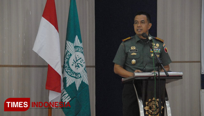 Danrem 083/Bdj Kolonel Inf Zainuddin saat menyampaikan dialog kebangsaan. (Foto: Adhitya Hendra/TIMES Indonesia)