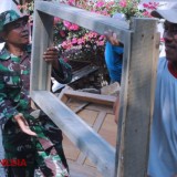 Dengan Semangat Gotong Royong Tercipta Kebersamaan dan Keakraban Satgas TMMD 106 bersama Warga