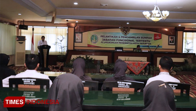 11 Pejabat Fungsional Pemkot Dilantik. (FOTO: AJP/TIMES Indonesia)