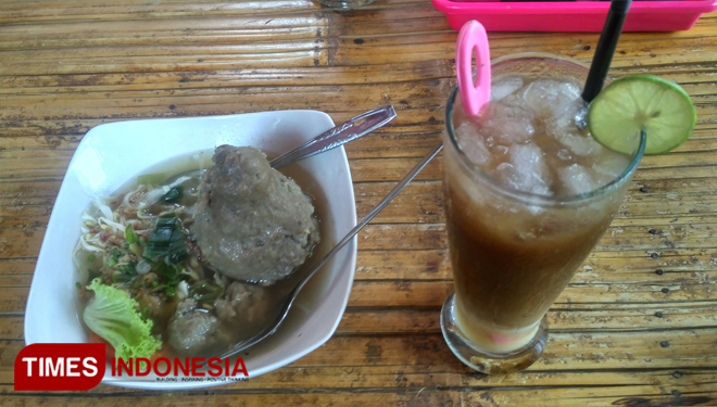 Bakso merapi, salah satu menu andalan di Warung Rakyat di Kabupaten Bondowoso (FOTO: Moh Bahri/TIMES Indonesia). 