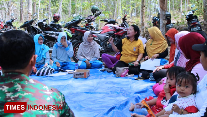 Gerakan Anti Plastik Desa Cilibang, Dapat Dukungan Penuh Dari TNI. (FOTO: AJP/TIMES Indonesia)