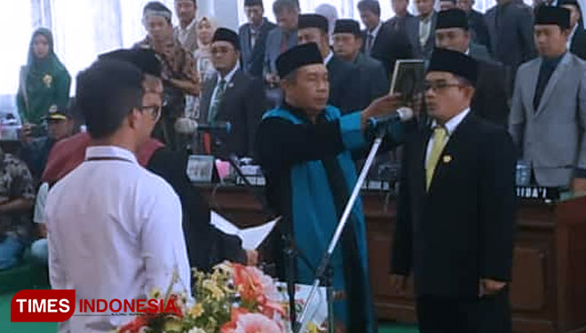 Fathor, saat dikukuhkan jadi ketua DPRD Kabupaten Pamekasan. (Akhmad Syafi'i/TIMES Indonesia)