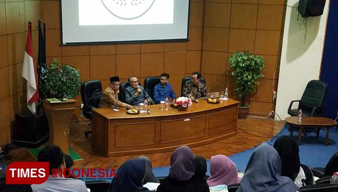 Profesor DR Andi Hamzah saat mengisi Talkshow Kebangsaan UIN Jakarta. (foto: Edi Junaidi ds/TIMES Indonesia)