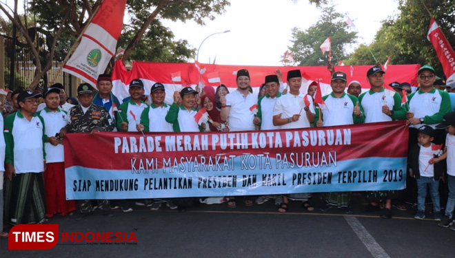 Wawali Berangkatkan Jalan Sehat Sarungan. (FOTO: AJP/TIMES Indonesia)