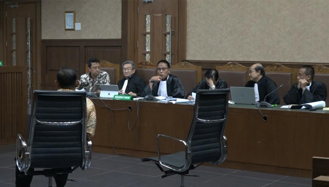 Terpidana kasus suap jual beli jabatan di lingkungan Kementerian Agama, Haris Hasanudin dan Muafaq Wirahadi saat menjadi saksi (foto: Istimewa)