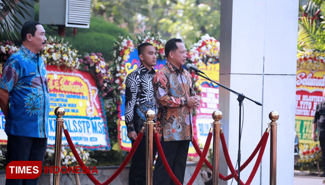 Mendagri Tito Karnavian saat pimpin apel perdana di Kemendagri, Jakarta. (FOTO: Hasbullah/TIMES Indonesia)