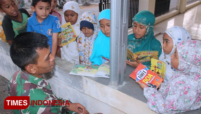 Kopda Taufik Terkagum-kagum Saat Rianti Membaca 1001 Doa. (FOTO: AJP/TIMES Indonesia)