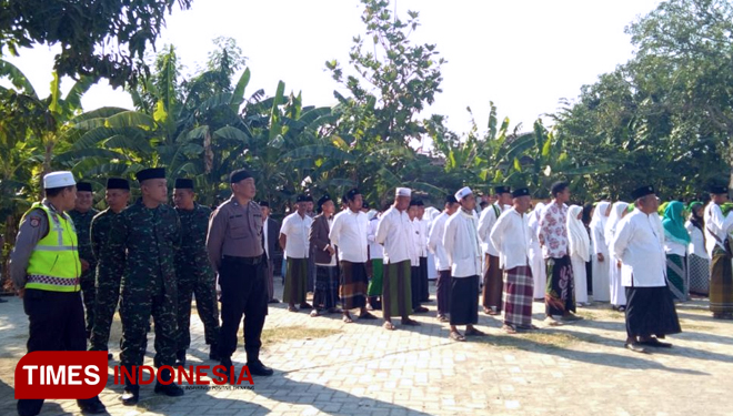 TNI, Polisi, Ulama dan Santri di kecamatan Balen Kabupaten Bojonegoro ikuti upacara peringatan HSN 2019 dengan hidmat. (FOTO: AJP TIMES Indonesia)