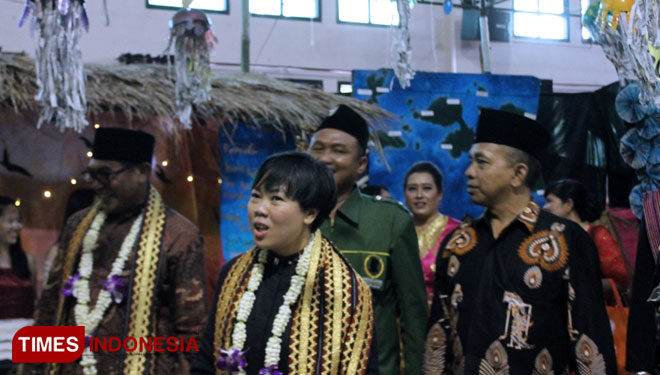 Inayah Wahid ketika mengunjungi pameran budaya dalam Pelangi Bangsaku ke 8 di Kolese Santo Yusup hari ini (26/10/2019) (Foto : Widya Amalia /TIMES Indonesia)