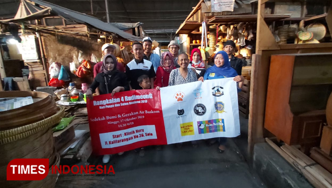 Para relawan pemerhati satwa dari berbagai komunitas menggelar sedekah bumi untuk kucing. (Times Indonesia, ist)