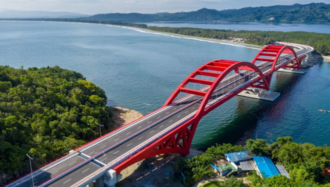 Jembatan Holtekamp yang berada di atas Teluk Youtefa, Kota Jayapura, Provinsi Papua menghubungkan Kota Jayapura dengan Distrik Muara Tami (Foto: Kementerian PUPR RI for TIMES Indonesia)