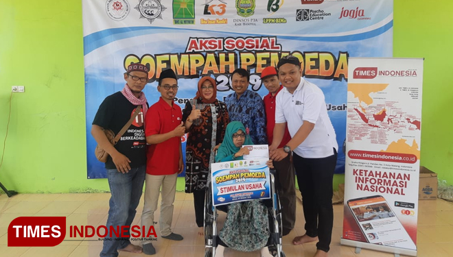 Suasana kegiatan bakti sosial TIMES Indonesia Regional Yogyakarta dan LPPM BIMa di SLB Insan Mandiri di Jalan Raya Patuk Dlingo Km 10 Klepu, Temuwuh, Dlingo, Bantul, Yogyakarta, Selasa (29/10/2019). (FOTO: Fajar Rianto/TIMES Indonesia)