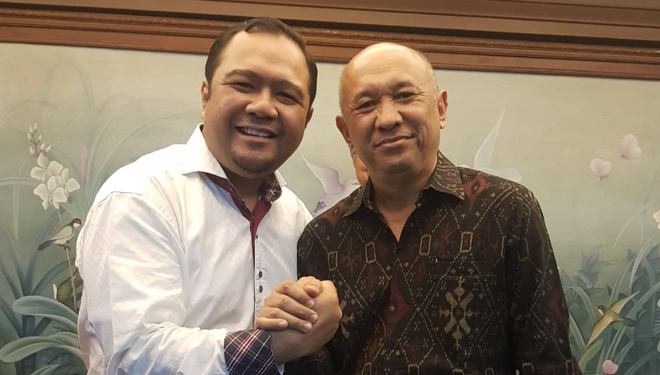 Pakar Ekonomi Kerarakyatan GO Indonesia, Frans Meroga (kiri) dan Teten Masduki (kanan). (Foto: Istimewa)