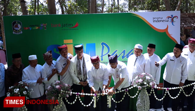 Bupati-ANas-b.jpg