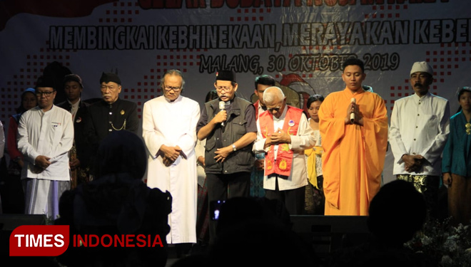 Doa lintas agama oleh FKAUB di Gelar Budaya Nusantara bertajuk Membingkai Kebhinekaan, Merayakan Keberagaman di Gereja Paroki Maria Diangkat Ke Surga. Rabu, 30/10/2019. (FOTO: Tria Adha/TIMES Indonesia)