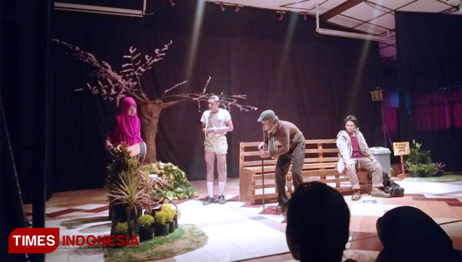 Pertunjukan Teater Bangkit Unisma. (FOTO: AJP/TIMES Indonesia)