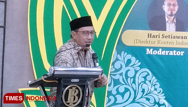 Asisten Direktur Departemen Ekonomi dan Keuangan Syariah Bank Indonesia Cecep Maskanul Hakim saat menjadi pembicara dalam seminar ekonomi di BI Jember, Jumat (1/11/2019). (Foto: Dody Bayu Prasetyo/TIMES Indonesia)