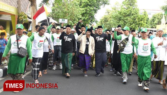 Wali Kota Kediri Ikuti Jalan Sehat Sarungan