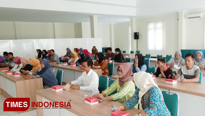 Puluhan UKM Gardal mengikuti penyuluhan keamanan pangan di Aula DKK Karanganyar, Rabu (6/11/2019). (FOTO: Istimewa)