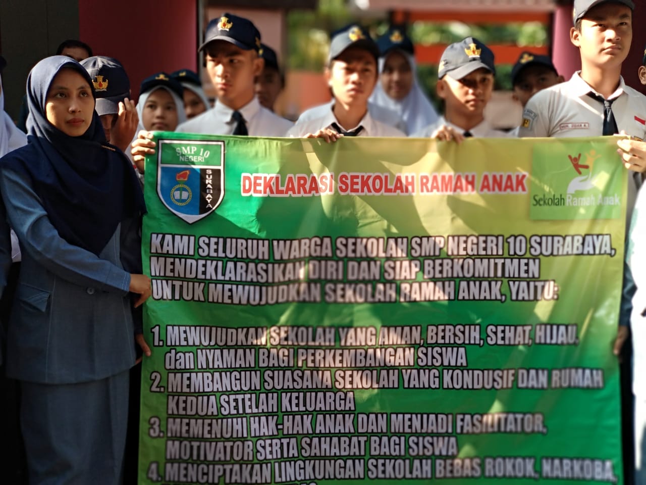 SMP-Negeri-10-Surabaya-saat-Deklarasi-Sekolah-Ramah-Anak-a.jpg