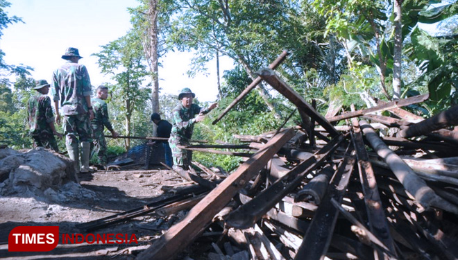 Bambu usang Rumah Mbok Painah jadi kenangan. (FOTO: AJP/TIMES Indonesia)