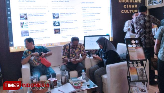 Booth Pemkab Jember di Expo Smart City tampak dikunjungi pengunjung ekspo di Balai Sudirman Jakarta. (Foto: Humas Pemkab Jember for TIMES Indonesia)