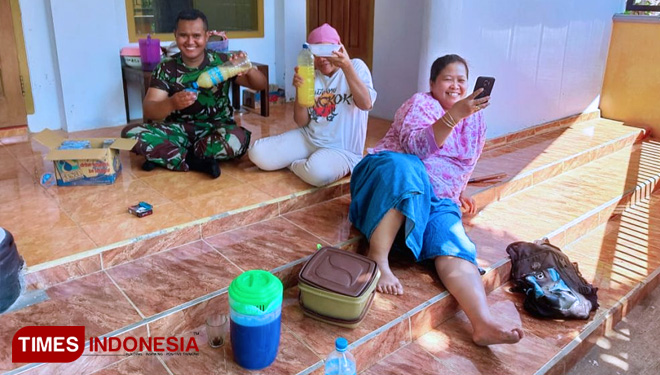 TMMD 106 Pengganti Nama Beras Kencur Di Warung Ibu Siti. (FOTO: AJP/TIMES Indonesia)