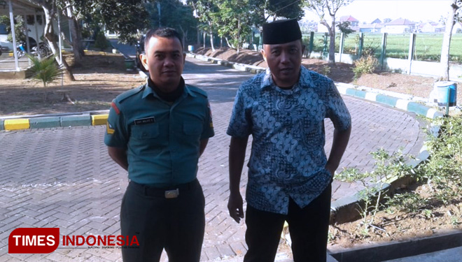 Ucapan Salut Dengan TNI Kasun Sumbersih Desa Kedungsalam. (FOTO: AJP/TIMES Indonesia)