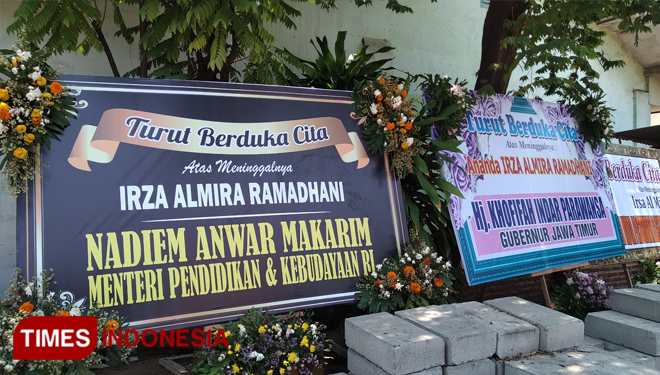 Ucapan duka cita dari sejumlah pihak yang dikirim ke SDN Gentong, Kota Pasuruan.