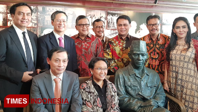 Foto-foto Bung Karno dan Paman Ho Dipamerkan di Gedung Arsip Nasional. (FOTO: Hasbullah/TIMES Indonesia).