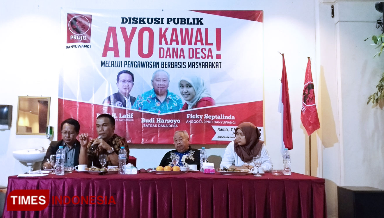 Diskusi publik 'Kawal Dana Desa' PROJO Banyuwangi bareng penggiat Desa se Bumi Blambangan. (Foto: Agung Sedana/TIMES Indonesia)