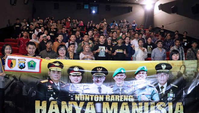 Peserta nobar Film Hanya Manusia di Cinemax Mall Matos oleh Polres Malang Kota. (Foto: Humas Polres Malang Kota) 