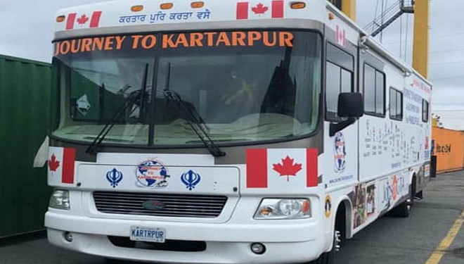 Bus yang mengantarkan penganut agama Sikh. (FOTO: jagbani.punjabkesari.in)