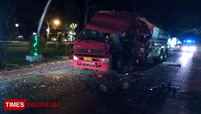 Truk Tangki Pertamina yang terlibat kecelakaan. (Foto: Rizki Alfian/TIMES Indonesia)
