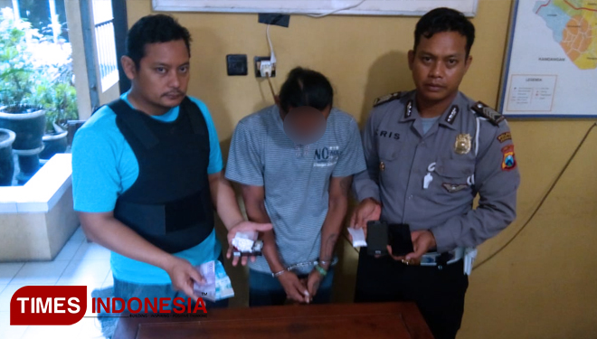 Polres Jombang saat menangkap pelaku narkoba. (FOTO: Karyanto for TIMES Indonesia)