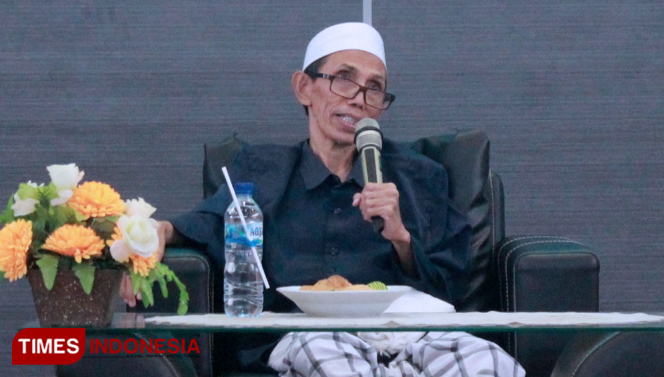 Pengasuh Pondok Pesantren Nurul Jadid KH Zuhri Zaini saat memberikan tausiah di UNISMA Malang. (Foto: Naufal Ardiansyah/TIMES Indonesia)