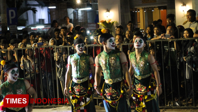 Javanese Joker beraksi dalam Festival Mbois 4.0 (foto: Widya Amalia/TIMES Indonesia)
