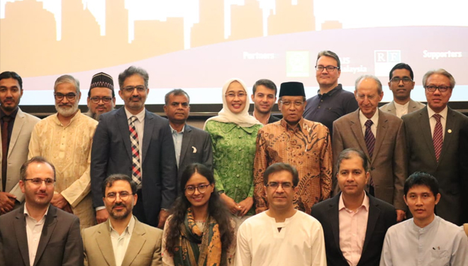 Ketum PBNU KH Said Aqil Siradj dan Ketum PP Fatayat, Anggia Ermarini bersama peserta Konferensi Internasional Islam dan Kebebasan Beragama ke-7, di Hotel Double Tree, Cikini, Jakarta Pusat, Senin (11/11/2019).