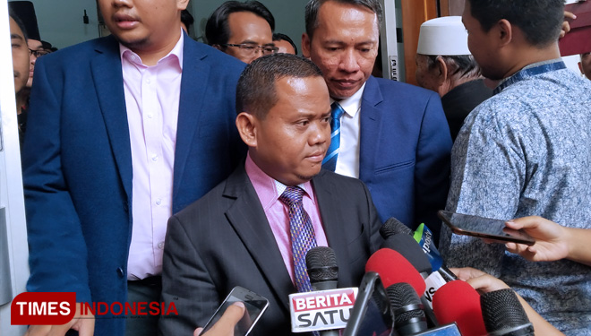 Kuasa hukum mantan Menteri Pemuda dan Olahraga (Menpora) Imam Nahrawi, Saleh usai mengikuti sidang putusan Praperadilan (FOTO: Edi Junaidi Ds/TIMES Indonesia)