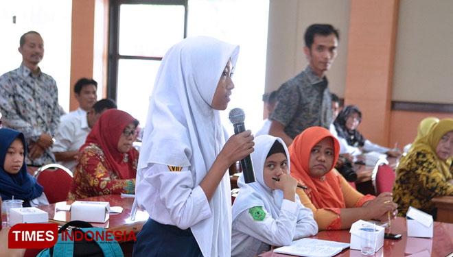 Pelajar SMP dan SMA sederajat di Pacitan mengikuti sosialisasi pencegahan anemia dan pernikahan dini. (Foto: Wahyu Deni Setiawan/TIMES Indonesia)